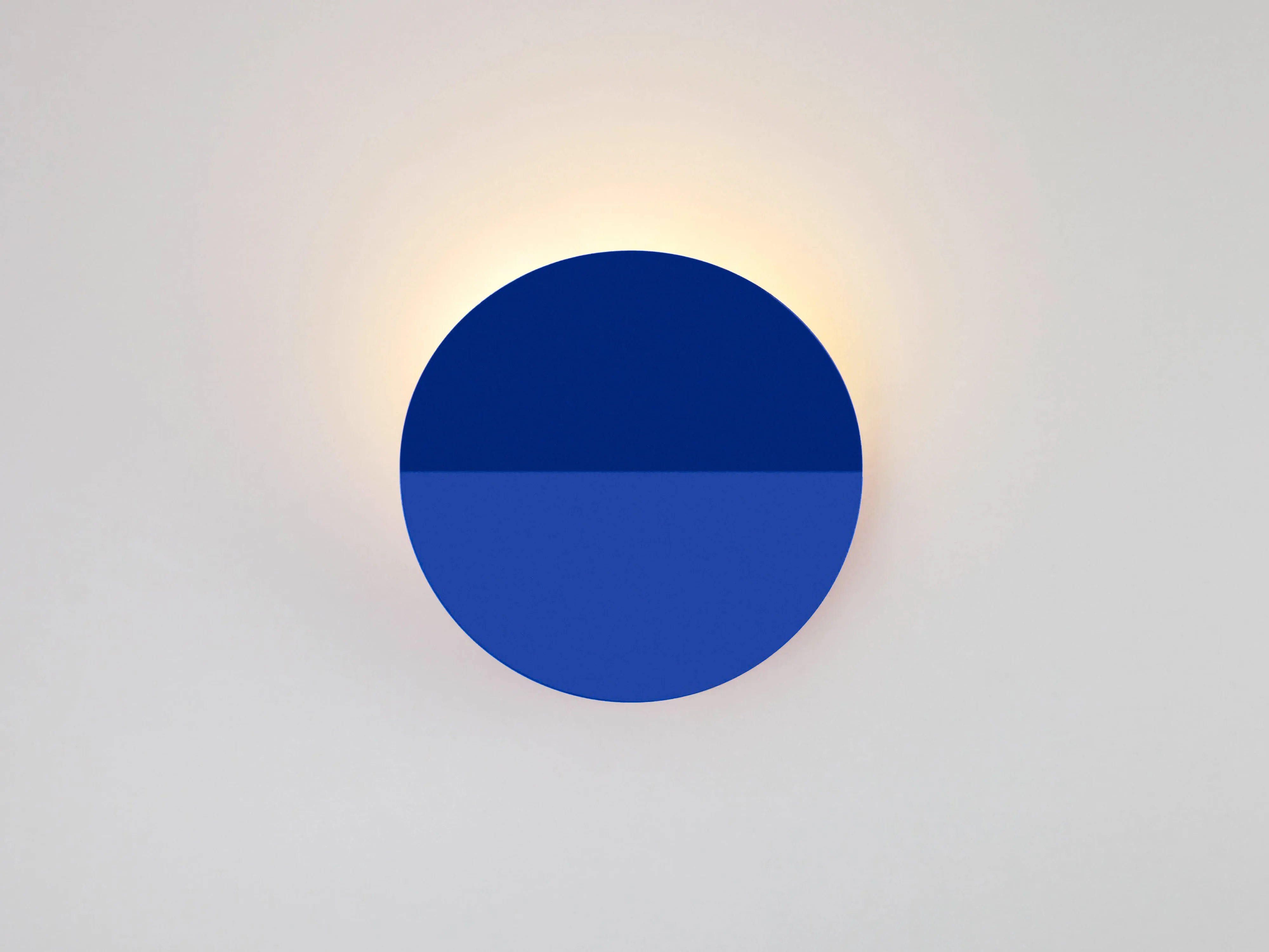Blue diffuser wall light