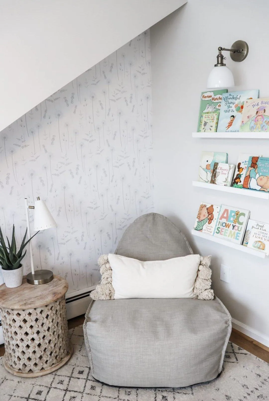Gray Botanical Wildflower Wallpaper